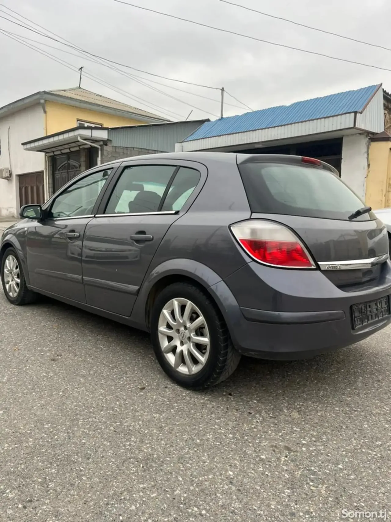 Opel Astra H 2004 · 1.6 MT
