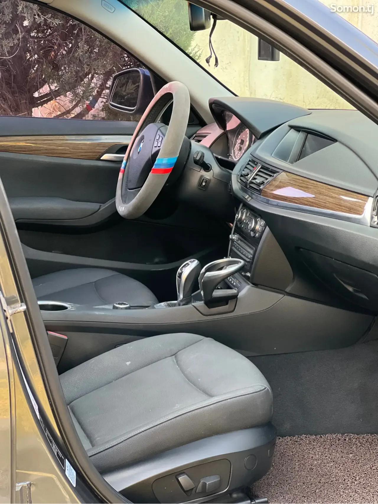 BMW X1 2015 · 1.8 AT