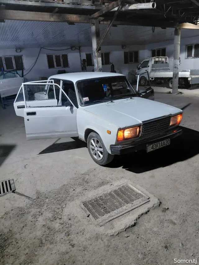 Lada (ВАЗ) 2107 1996 · 0.7 MT