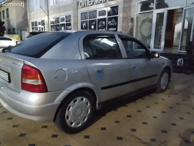 Opel Astra G 1998 · 1.6 MT
