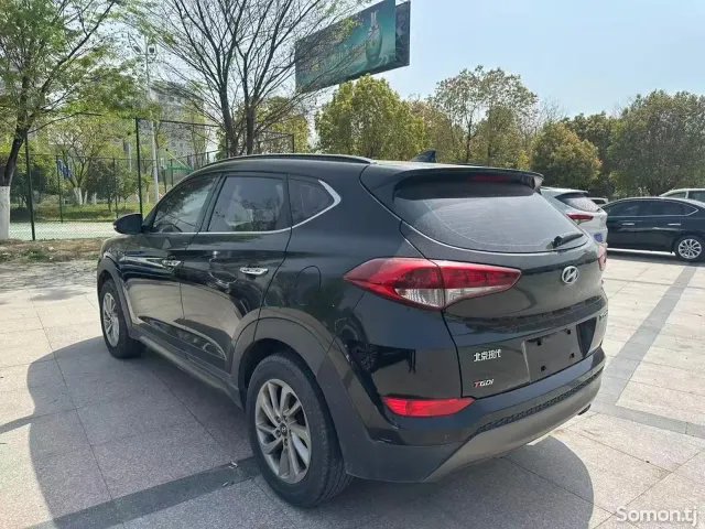 Hyundai Tucson 2015 · 1.6 AT