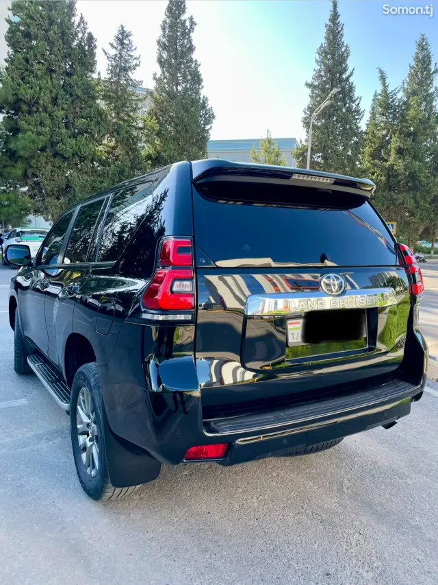 Toyota Land Cruiser Prado 2022 · 2.8 AT