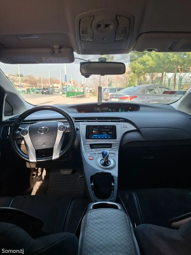 Toyota Prius 2014 · 1.8 AT