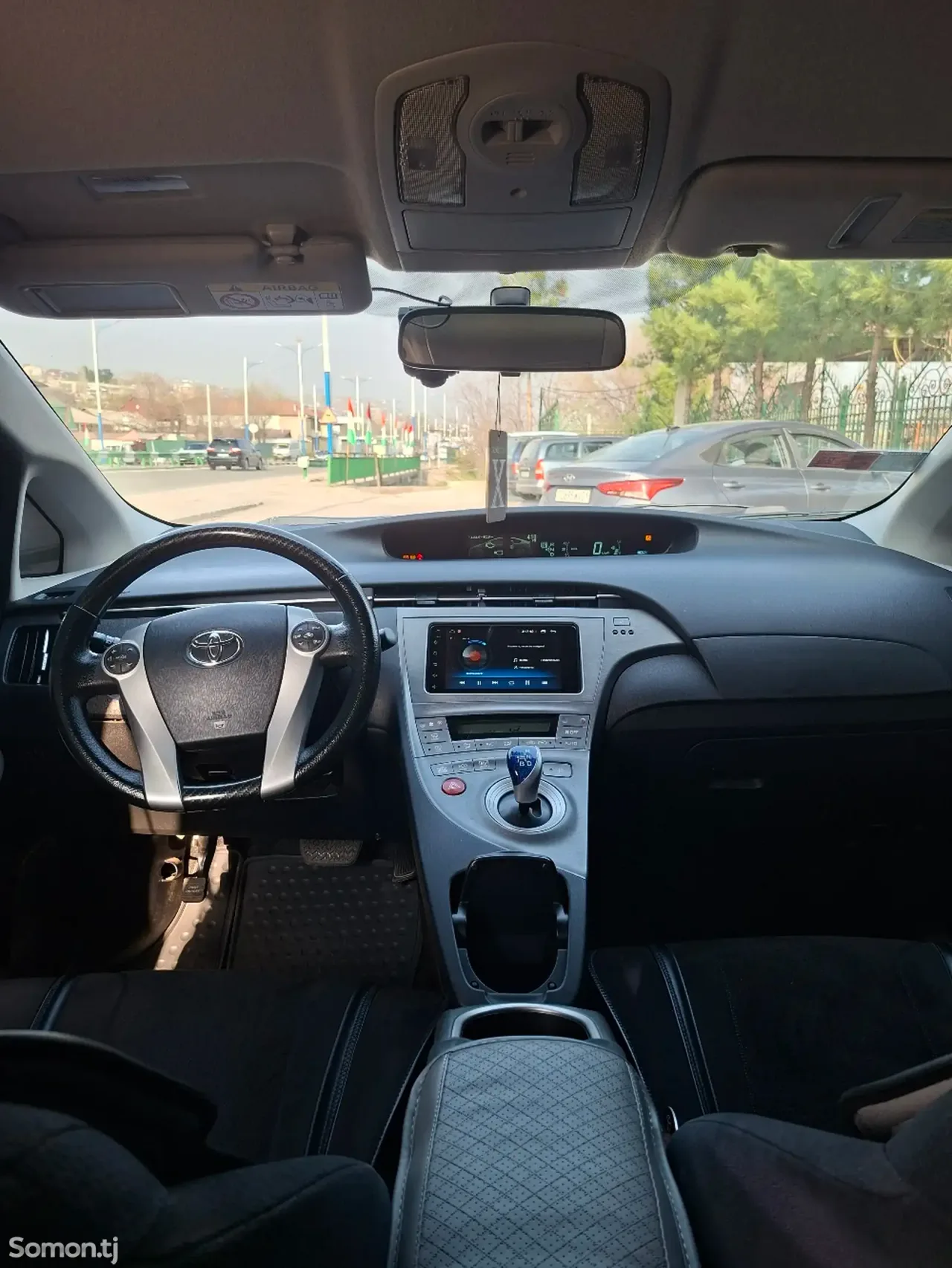 Toyota Prius 2014 · 1.8 AT