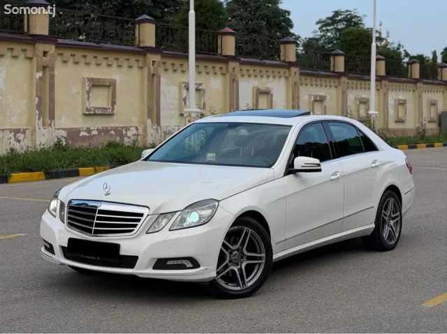 Mercedes-Benz E class 2011 · 3.0 AT