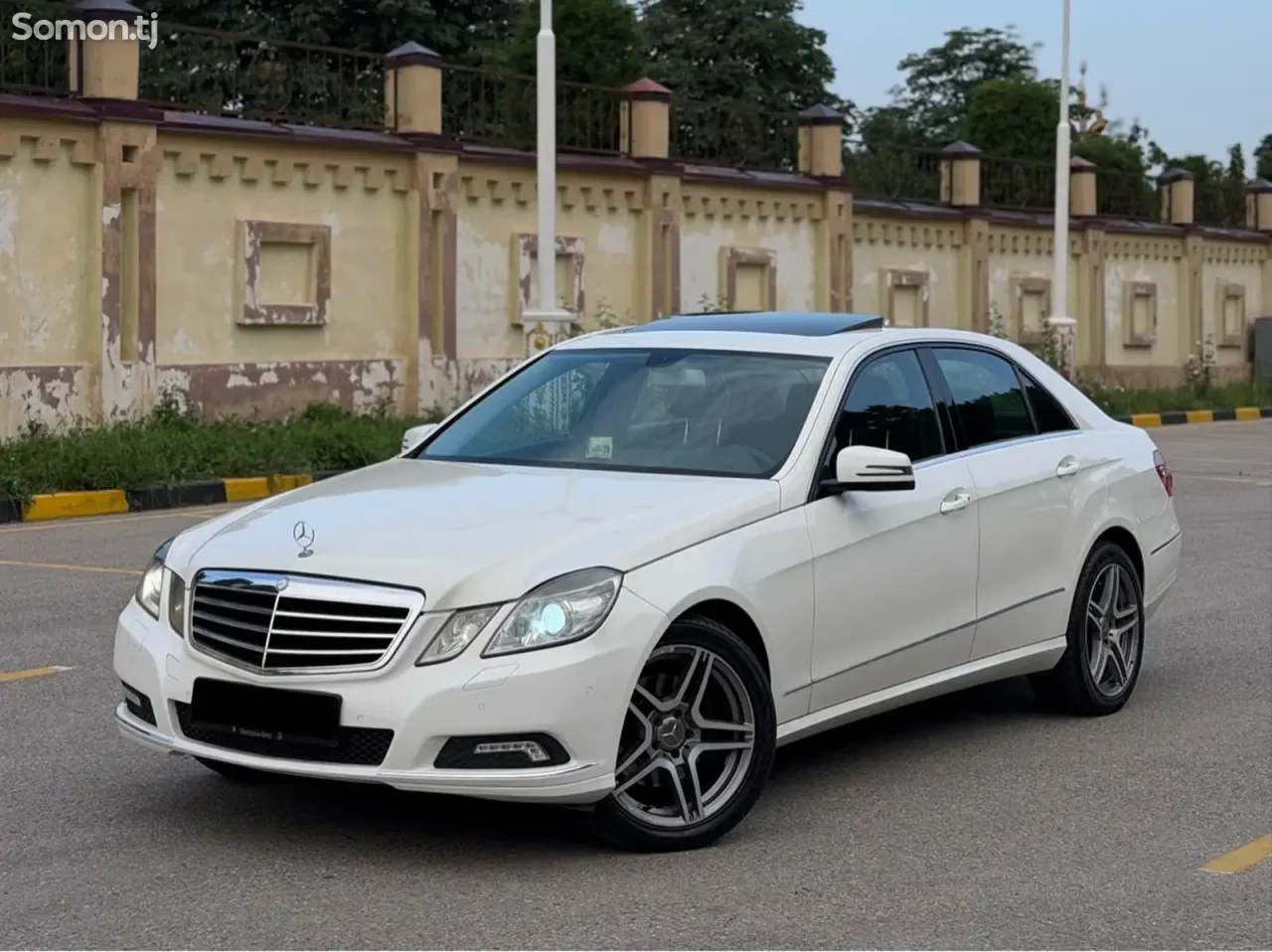 Mercedes-Benz E class 2011 · 3.0 AT