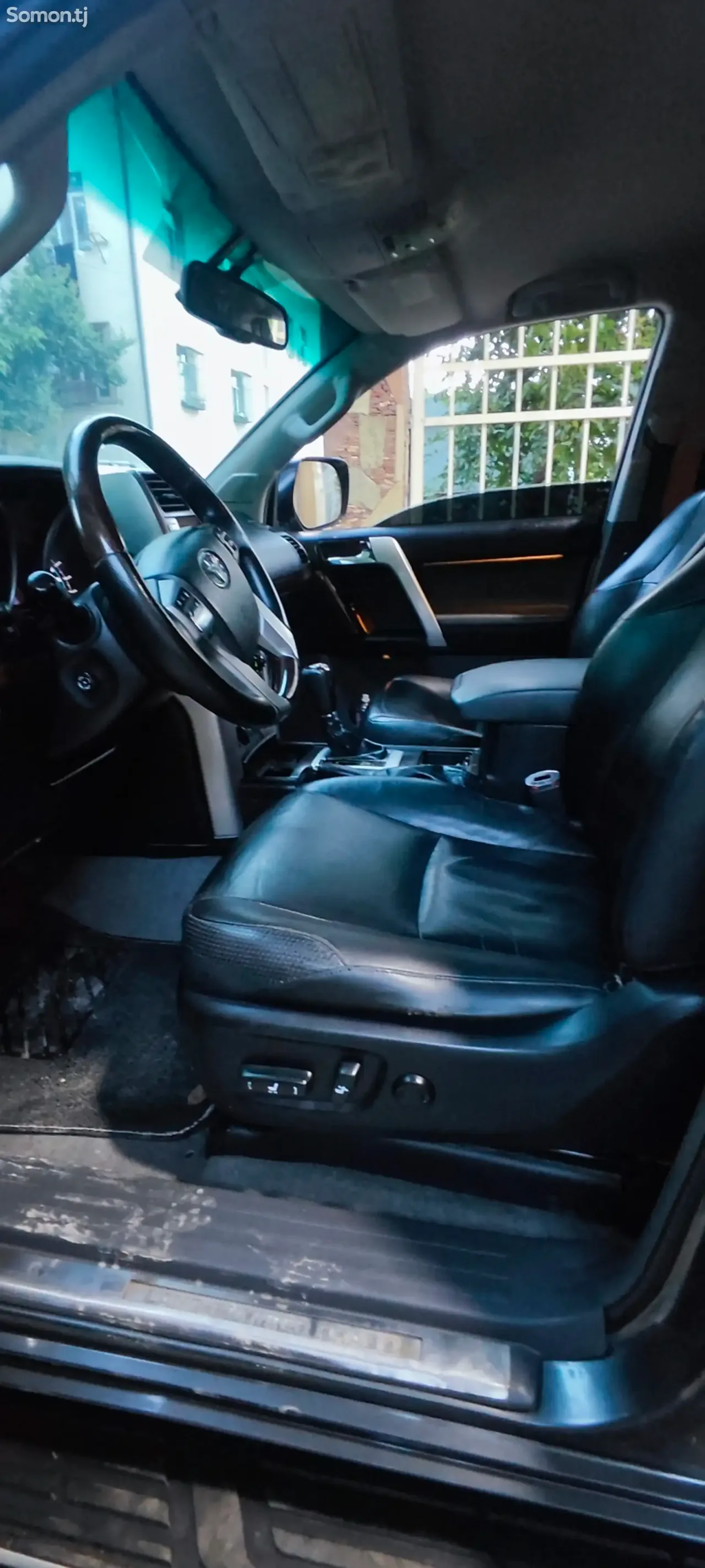 Toyota Land Cruiser Prado 2012 · 4.0 AT