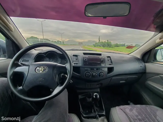 Toyota Hilux 2015 · 2.7 MT