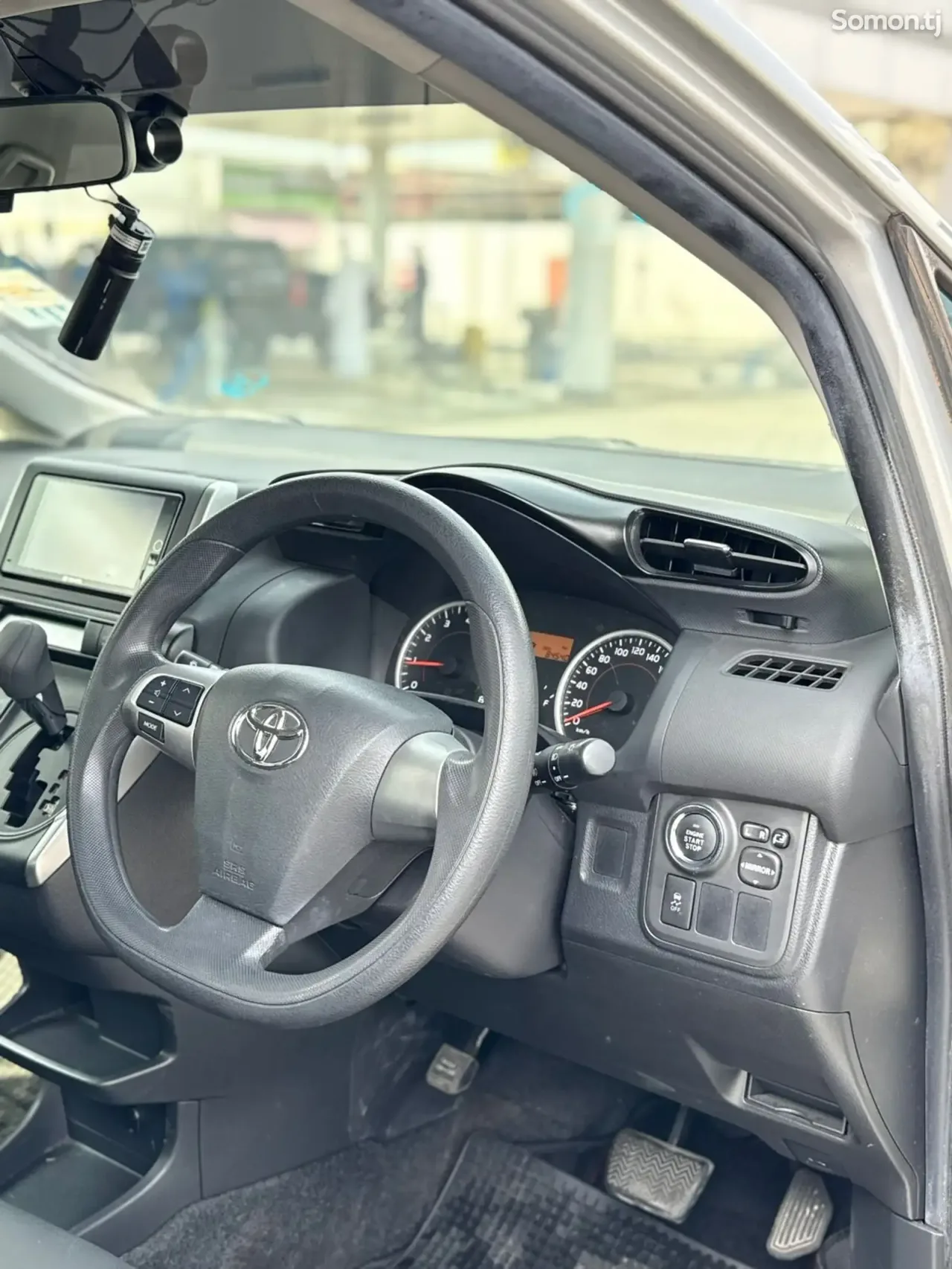 Toyota Wish 2015 · 1.8 AT