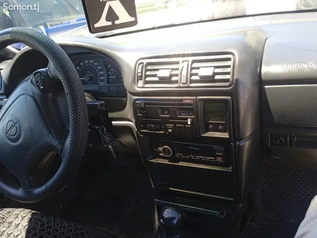 Opel Vectra A 1995 · 0.6 MT