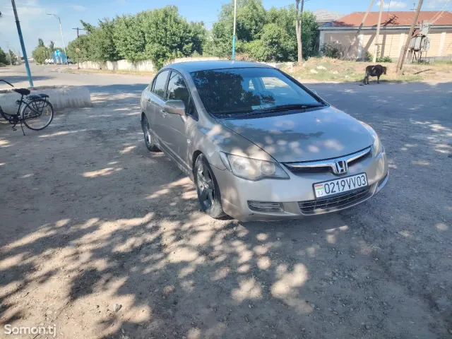Honda Civic 2006 · 1.6 AT