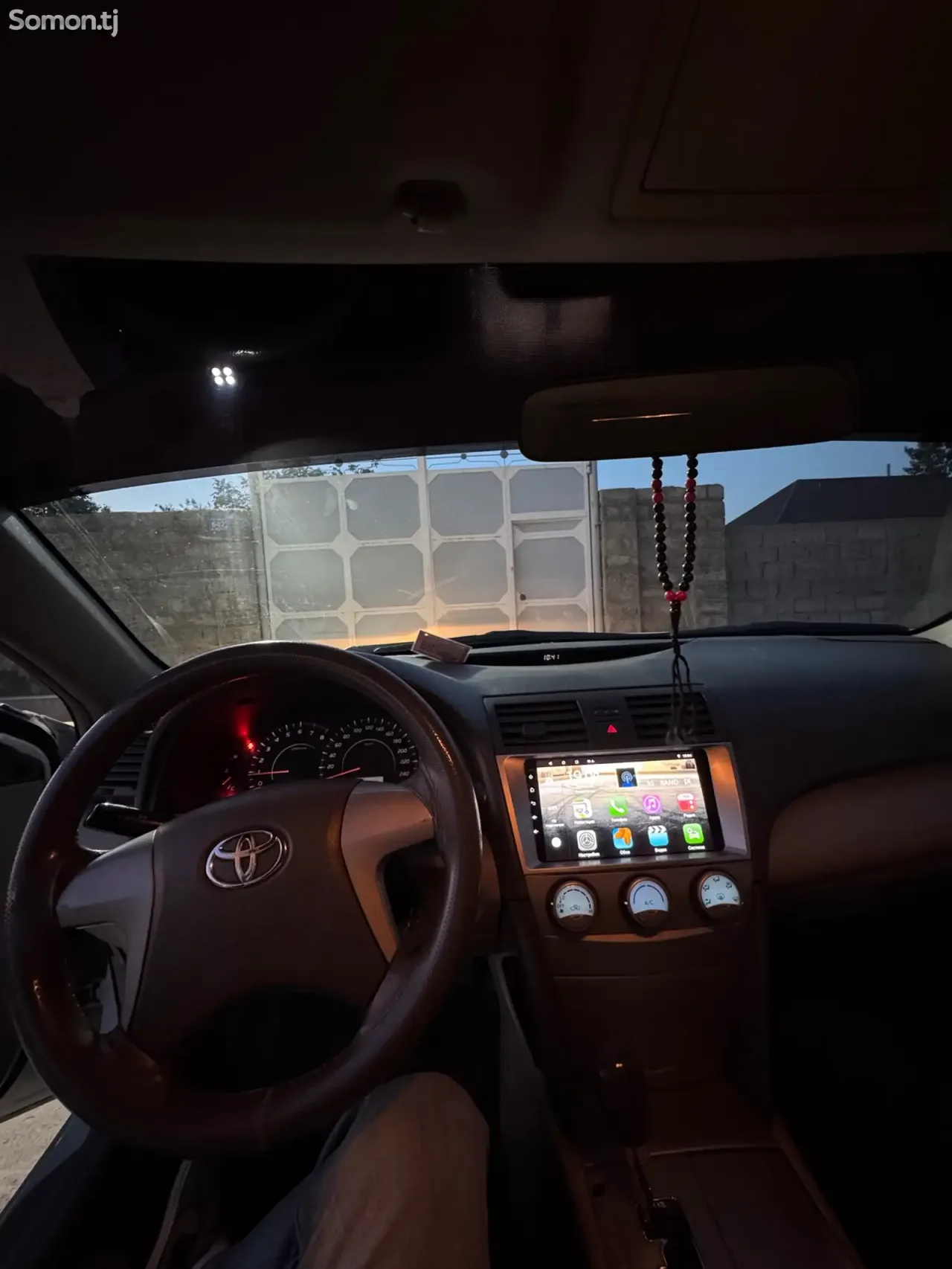 Toyota Camry 2010 · AT