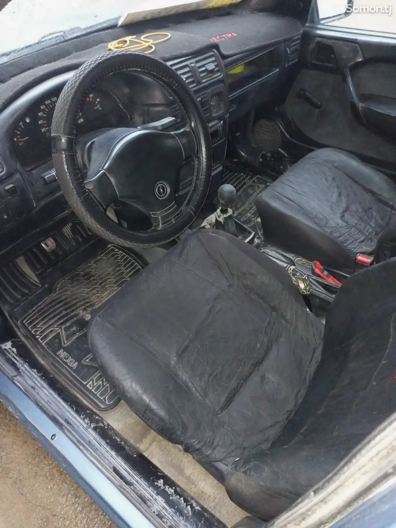 Opel Vectra A 1990 · 1.6 MT