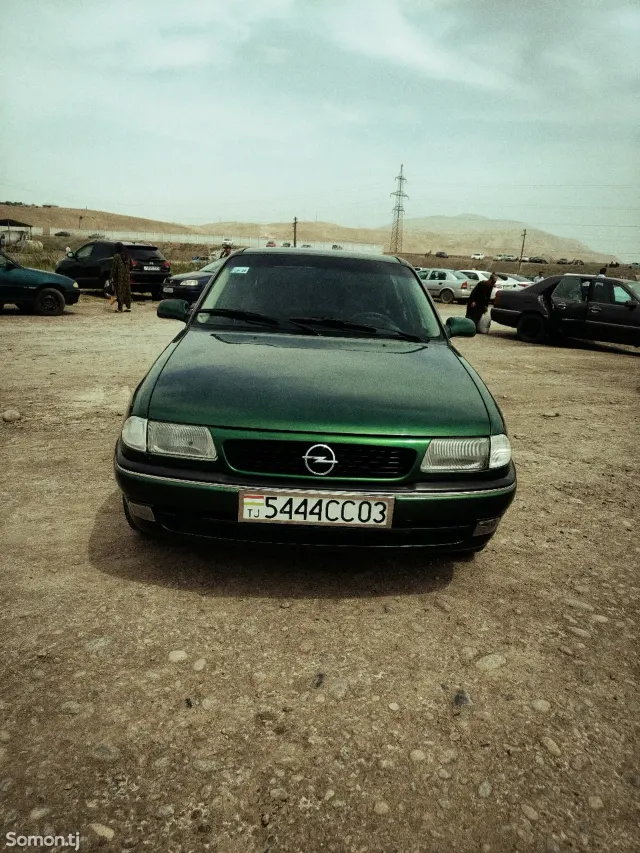 Opel Astra F 1998 · 1.6 MT