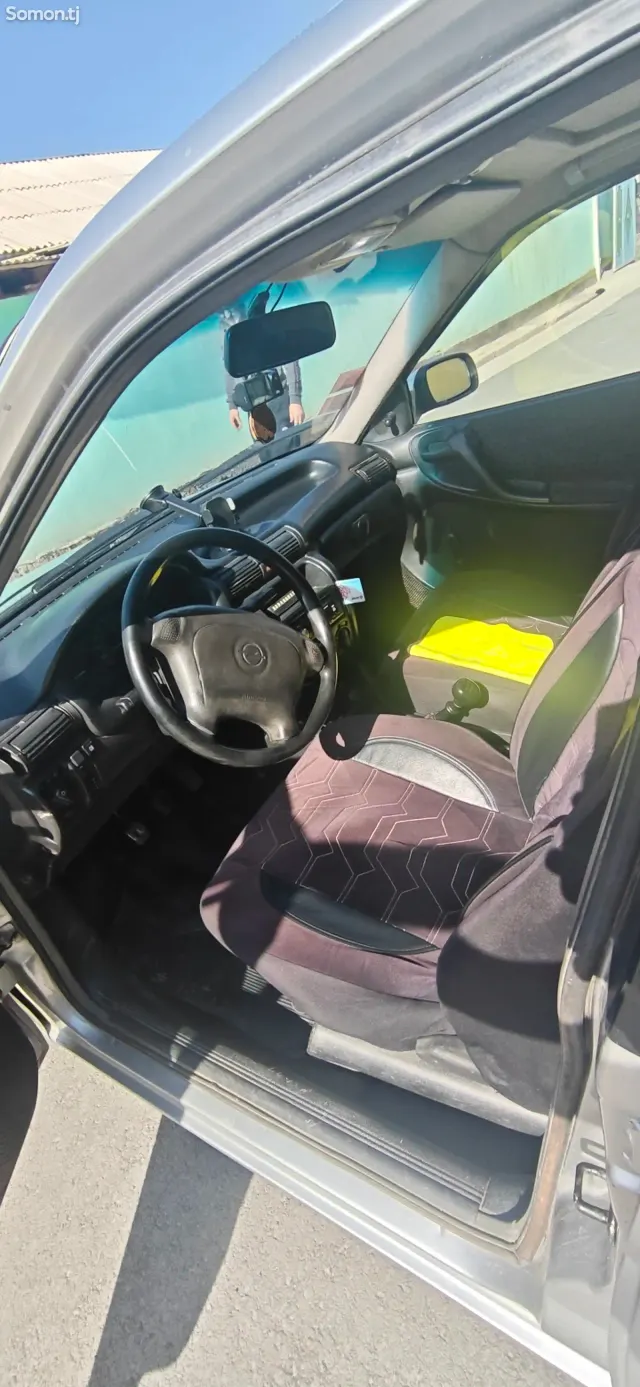 Opel Astra F 1994 · 1.6 MT