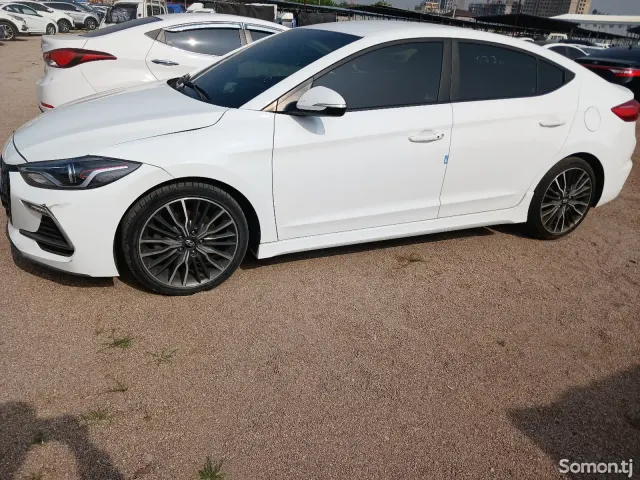 Hyundai Avante 2016 · 1.6 AT