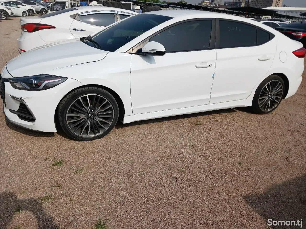 Hyundai Avante 2016 · 1.6 AT