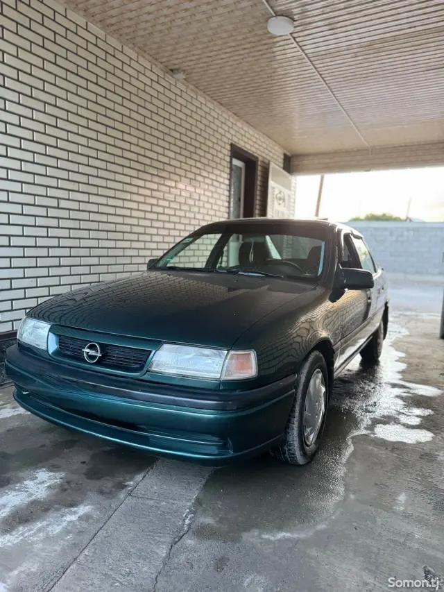 Opel Vectra A 1994 · 1.6 MT