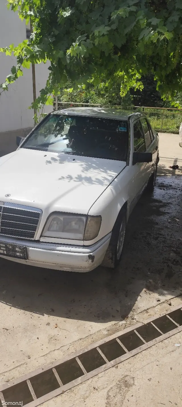 Mercedes-Benz W124 1994 · 2.2 MT