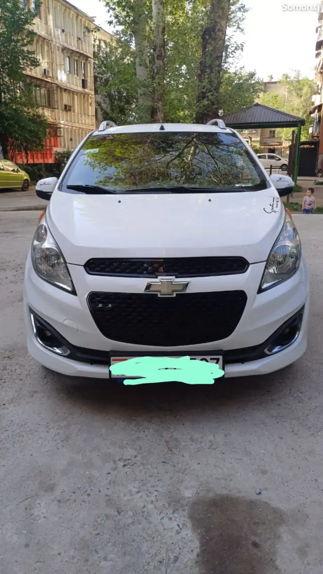 Chevrolet Spark 2015 · 1.1 AT