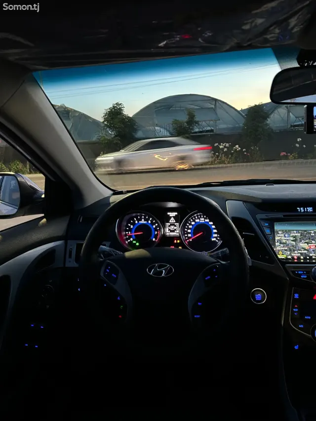 Hyundai Avante 2015 · 1.6 AT