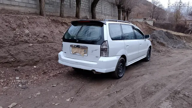Mitsubishi Grandis 1998 · 2.4 AT