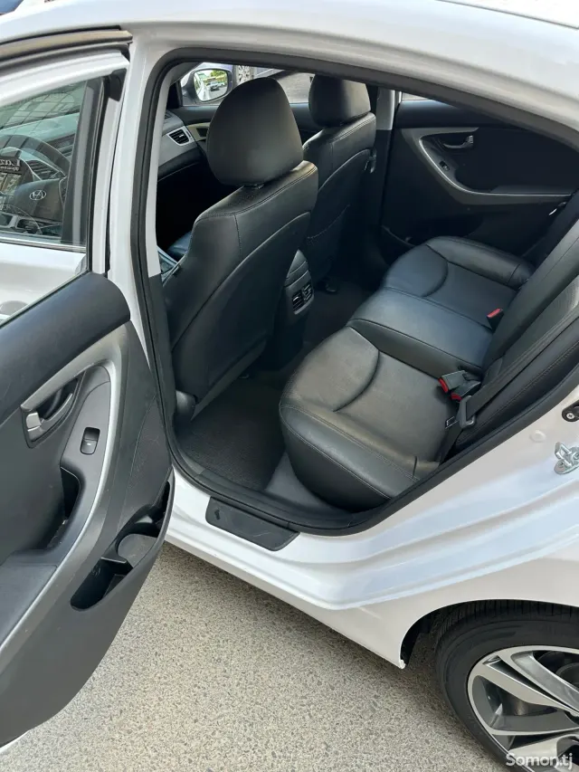 Hyundai Avante 2014 · 1.6 AT