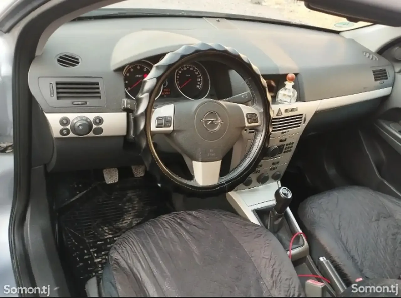 Opel Astra H 2008 · 1.6 MT