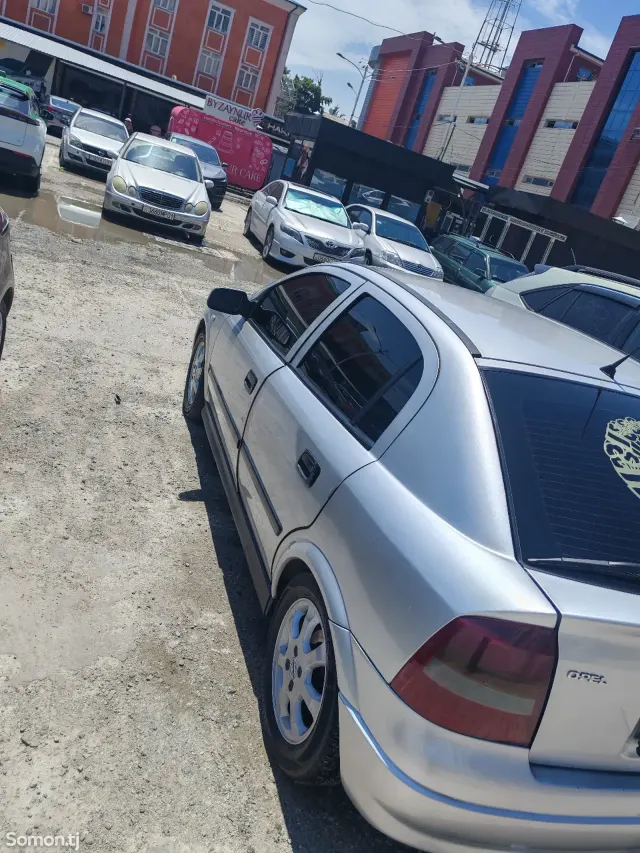 Opel Astra G 2002 · 1.6 MT