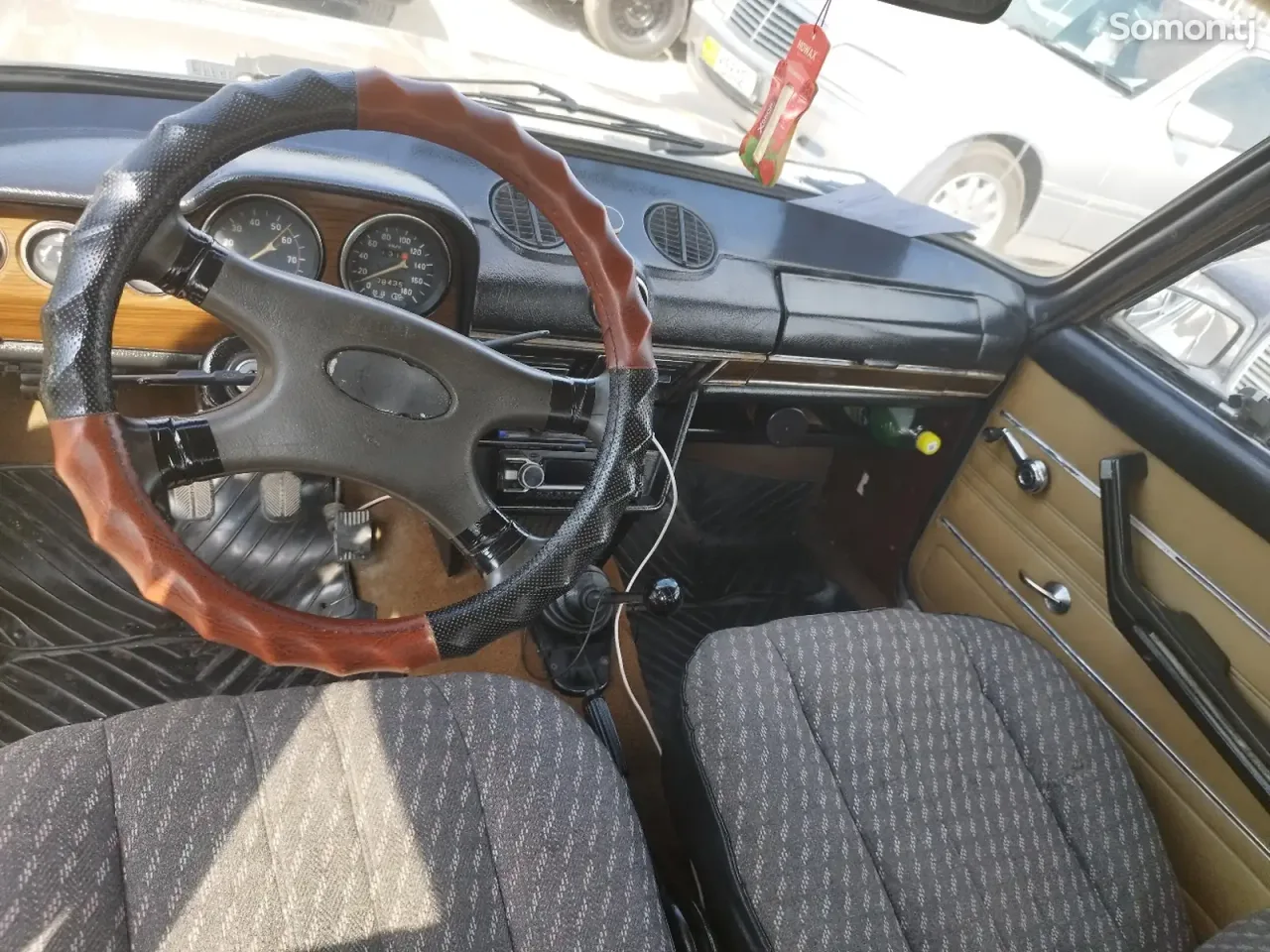 Lada (ВАЗ) 2106 1986 · 1.6 MT
