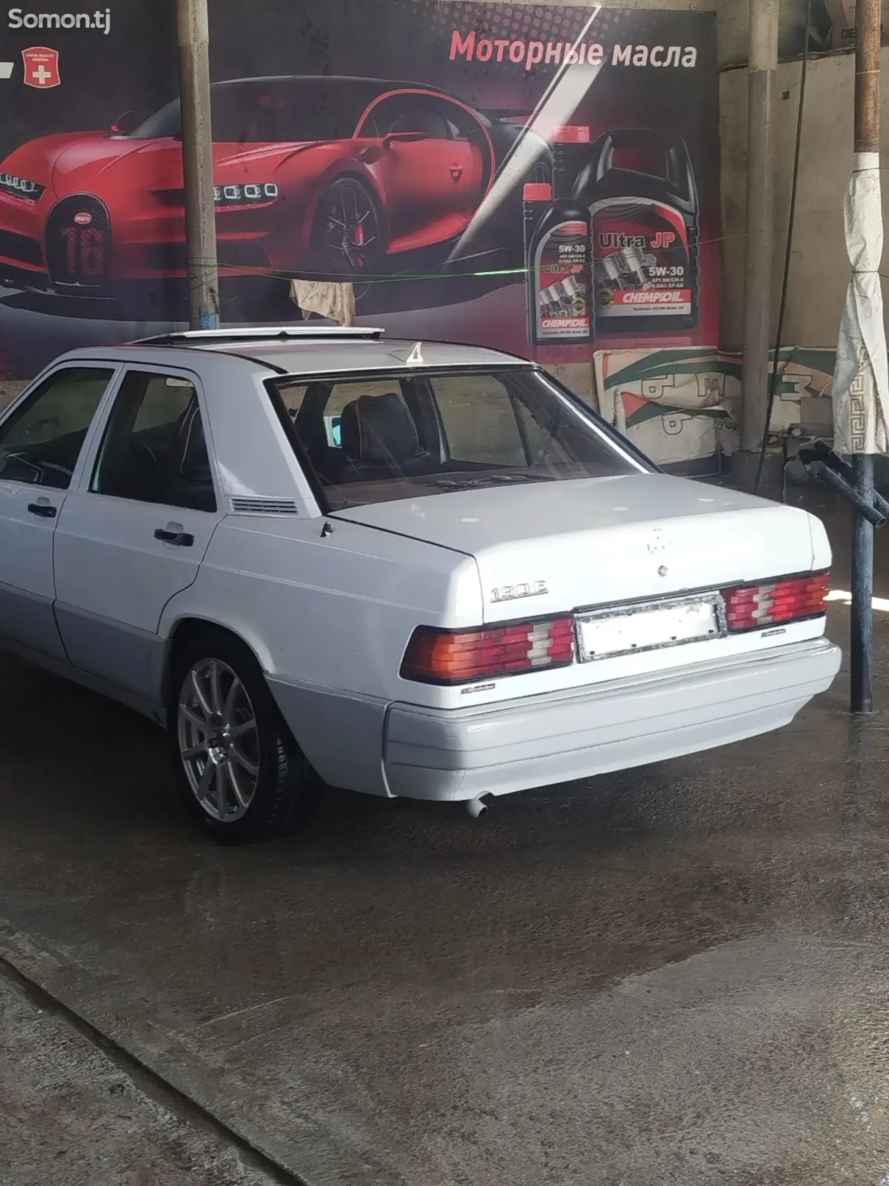 Mercedes-Benz W201 1990 · 2.0 MT