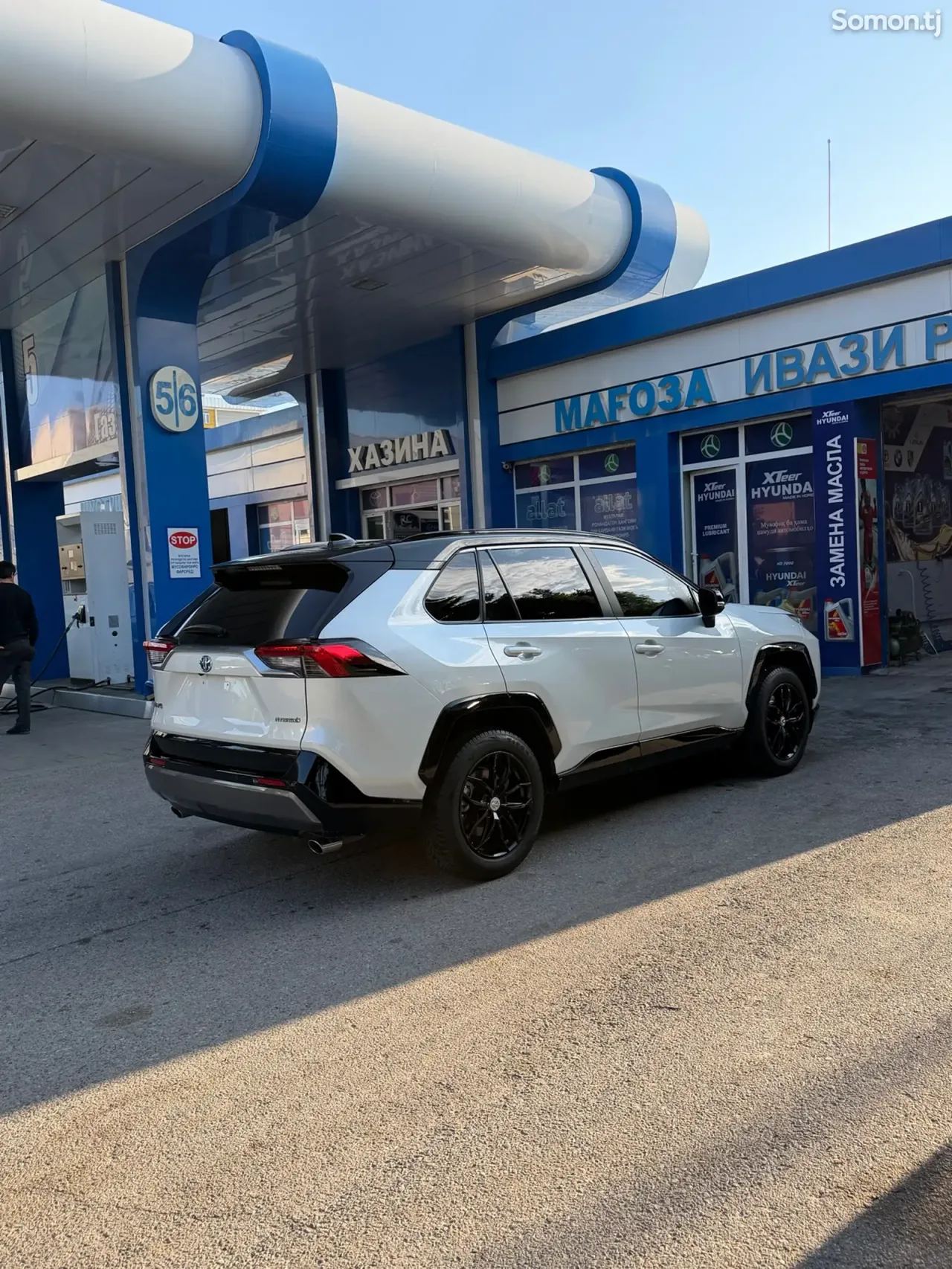 Toyota RAV 4 2021 · 2.5 AT
