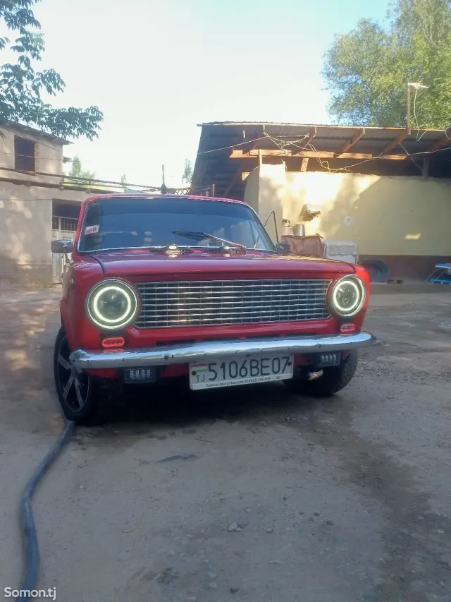 Lada (ВАЗ) 2101 1983 · 0.5 MT