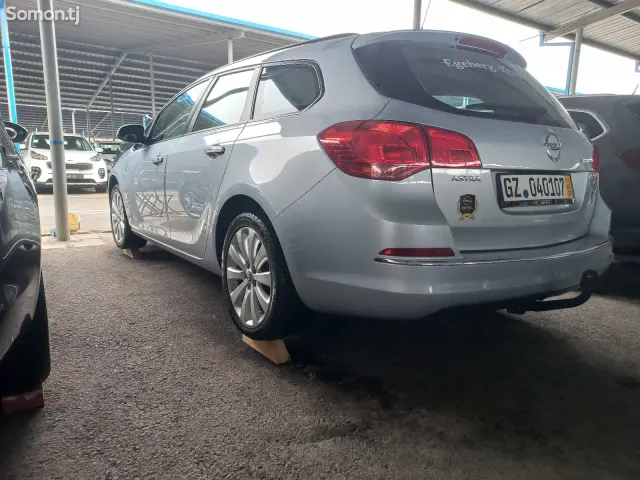 Opel Astra J 2014 · 1.4 MT