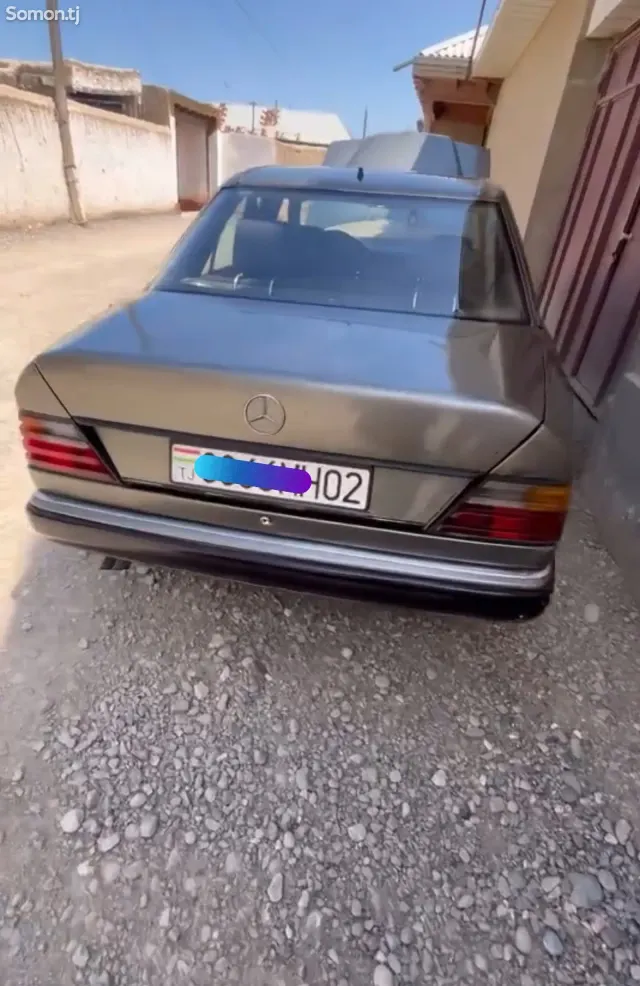 Mercedes-Benz W124 1993 · 2.3 MT