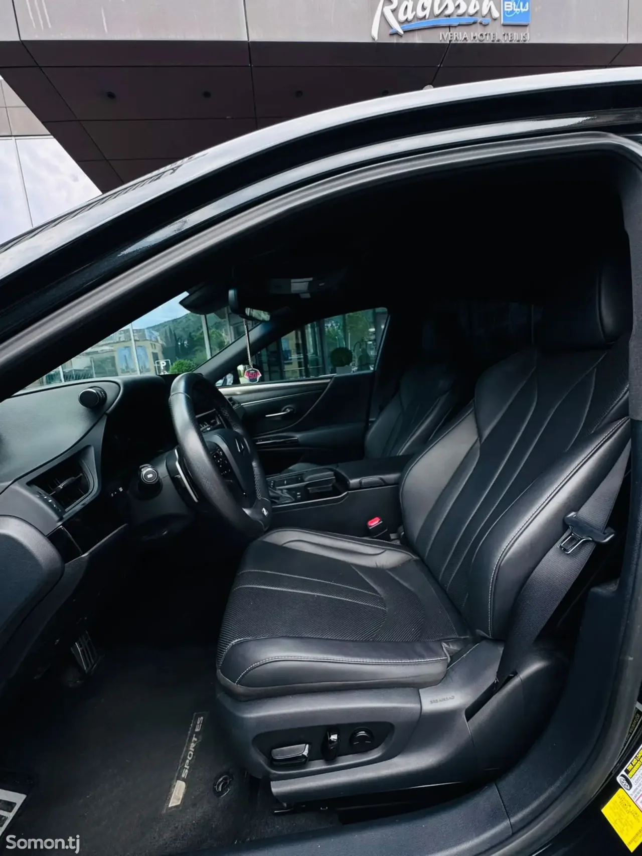 Lexus ES series 2023 · 2.5 AT