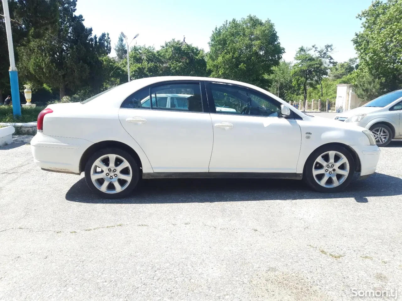 Toyota Avensis 2003 · 2.0 MT