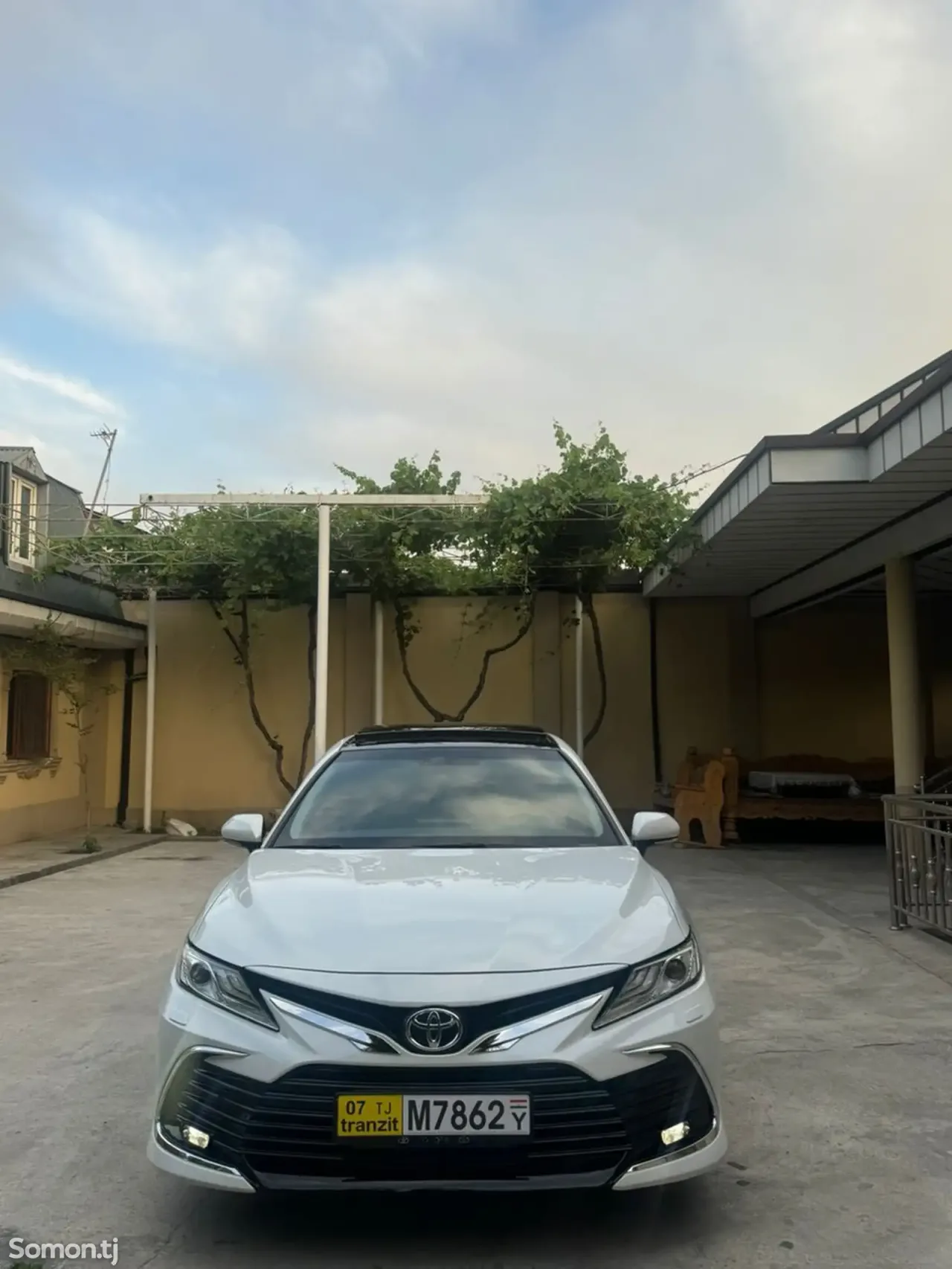Toyota Camry 2024 · 3.5 AT