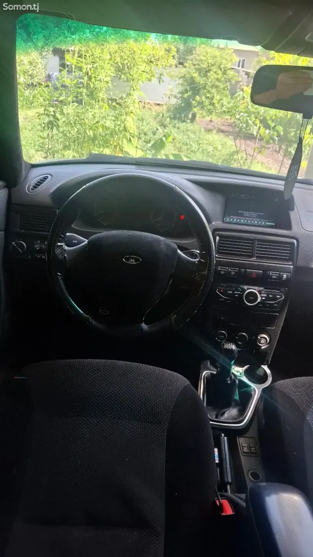 Lada (ВАЗ) Priora 2013 · 1.6 MT