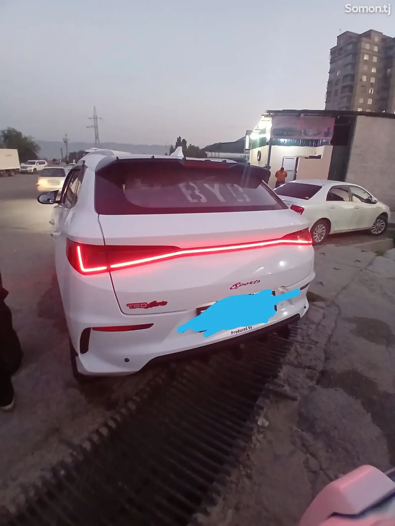 BYD E2 2023 · AT