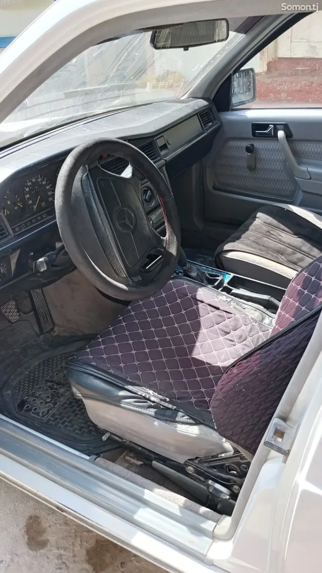 Mercedes-Benz W124 1989 · 1.8 MT