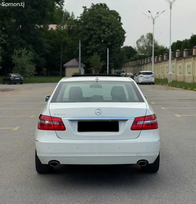 Mercedes-Benz E class 2011 · 3.0 AT
