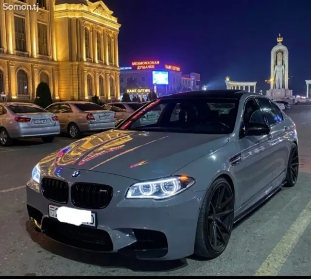 BMW M5 2015 · 3.0 AT