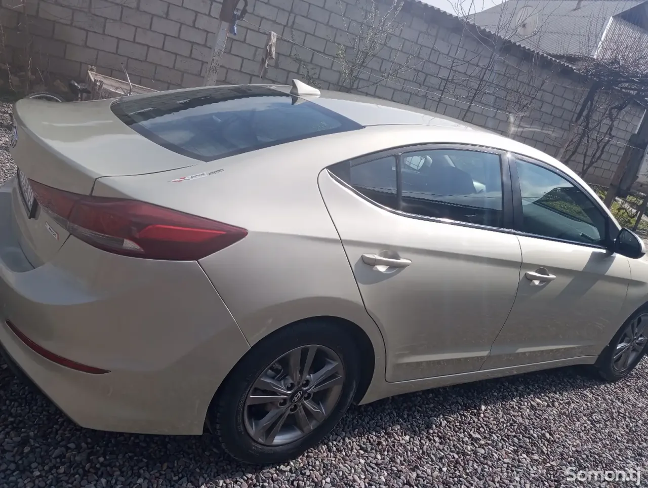 Hyundai Elantra 2018 · 2.0 AT