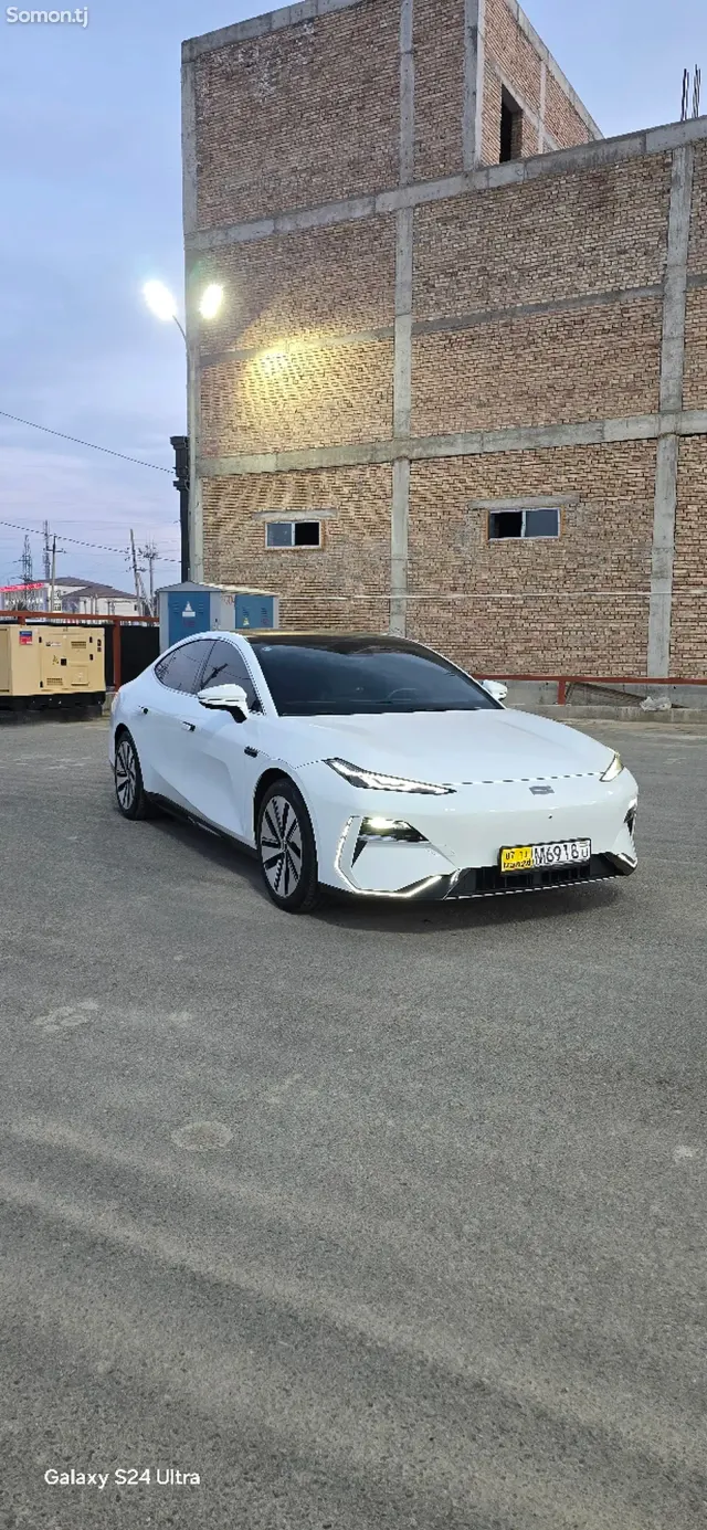 Geely Galaxy E8 2025 · AT