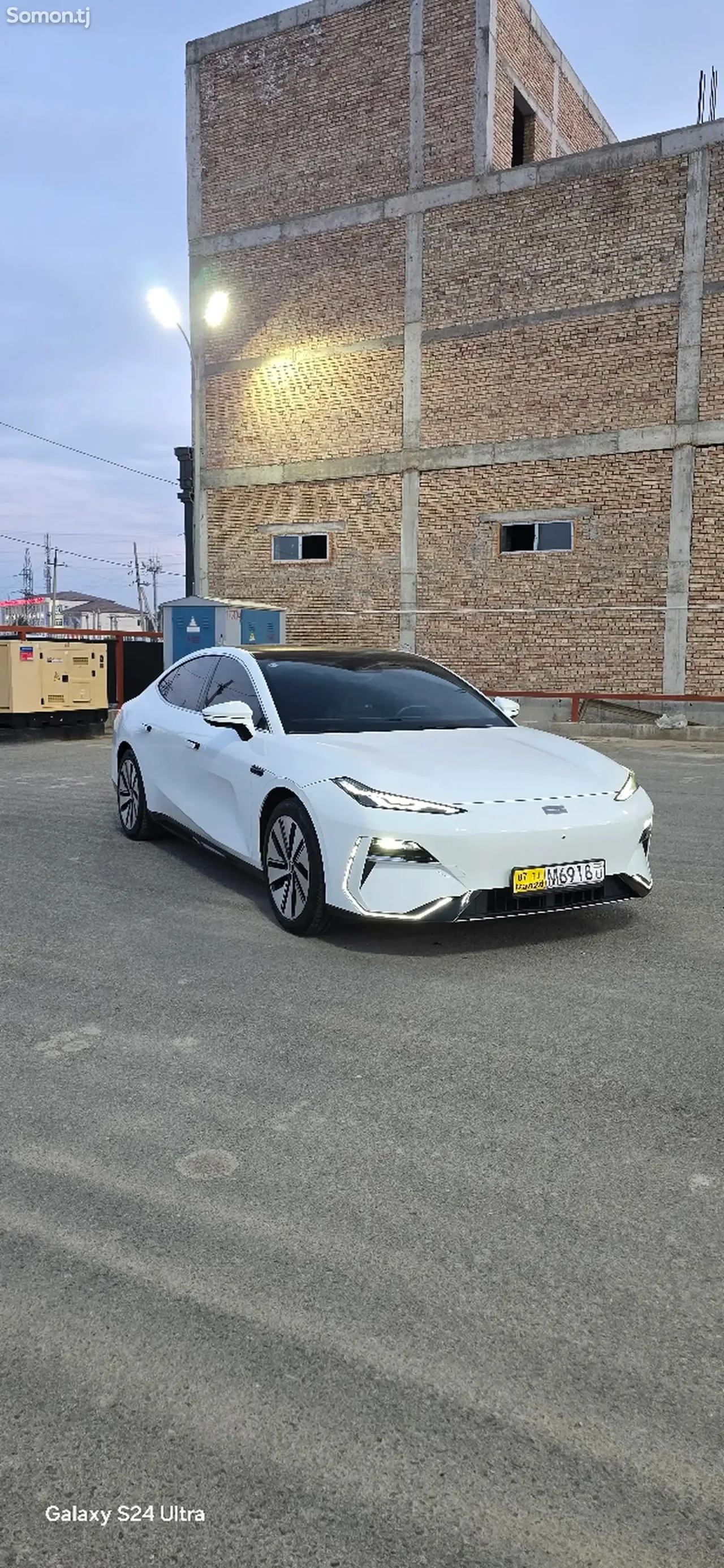Geely Galaxy E8 2025 · AT