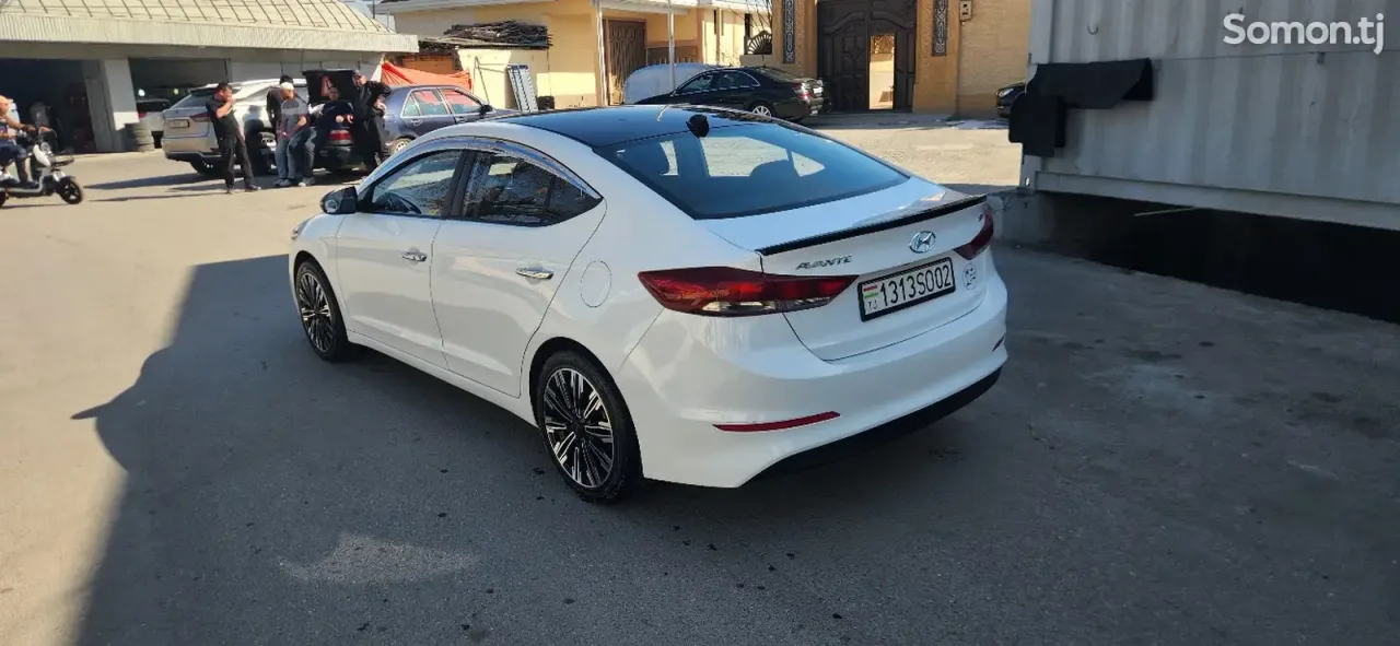 Hyundai Avante 2015 · 1.6 AT