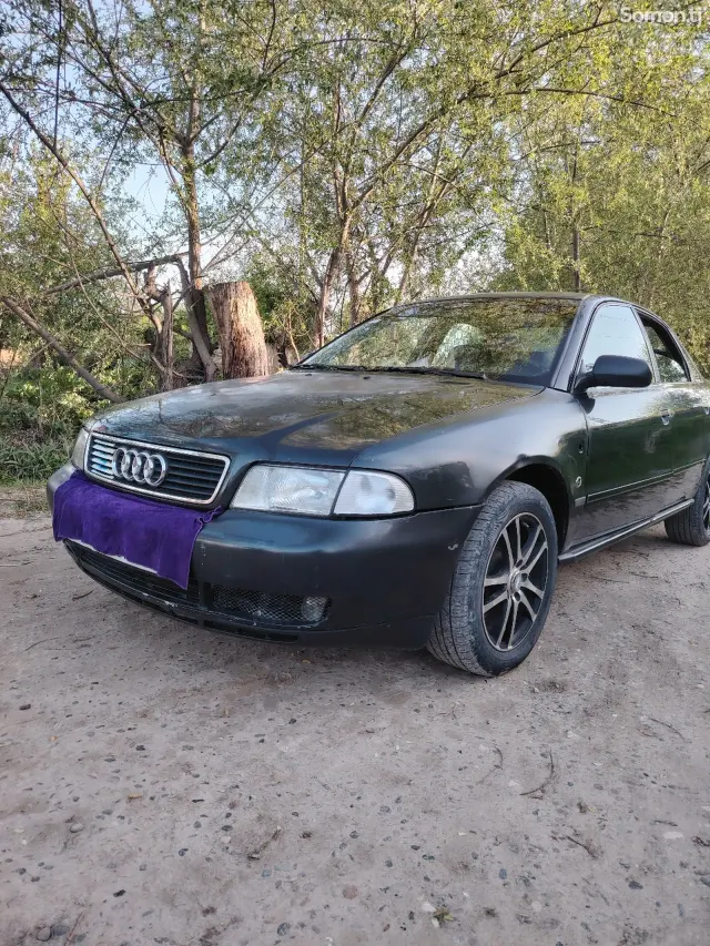 Audi A4 1994 · 1.6 MT
