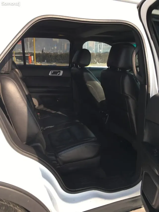 Ford Explorer 2015 · 3.5 AT