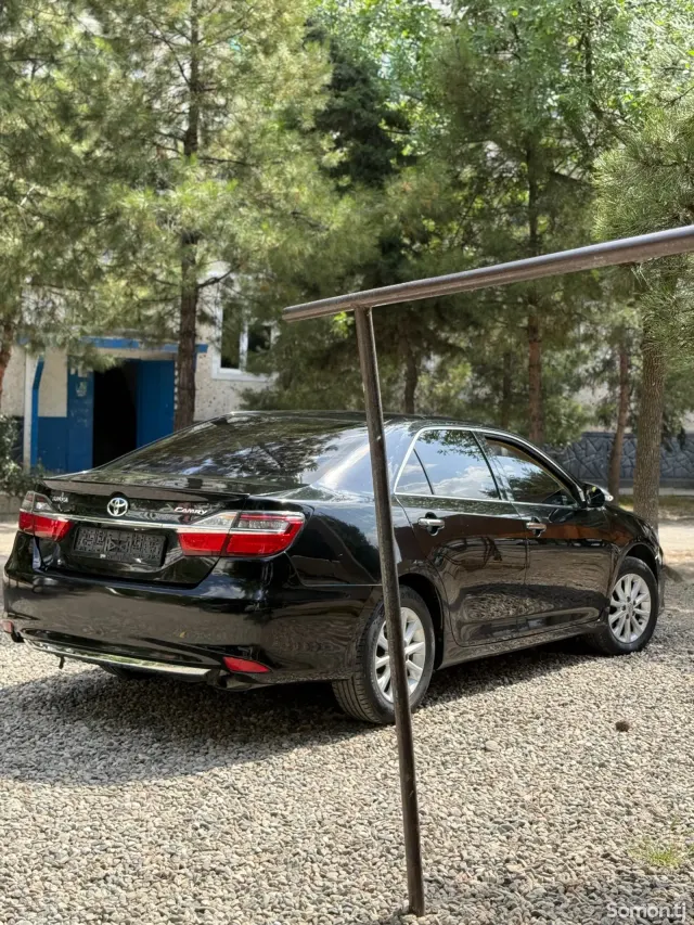 Toyota Camry 2015 · 2.0 AT